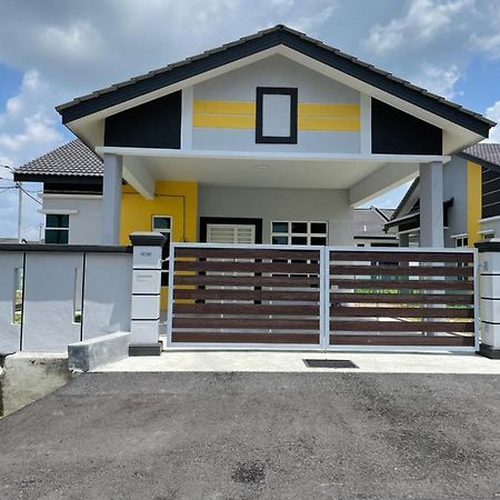 Bungalow Homestay Jasin Perdana Exterior foto
